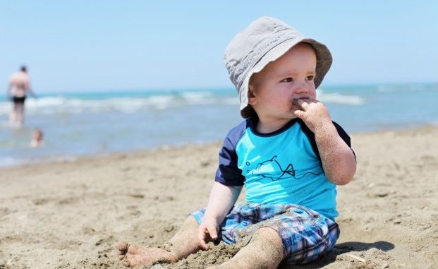bimbo al mare
